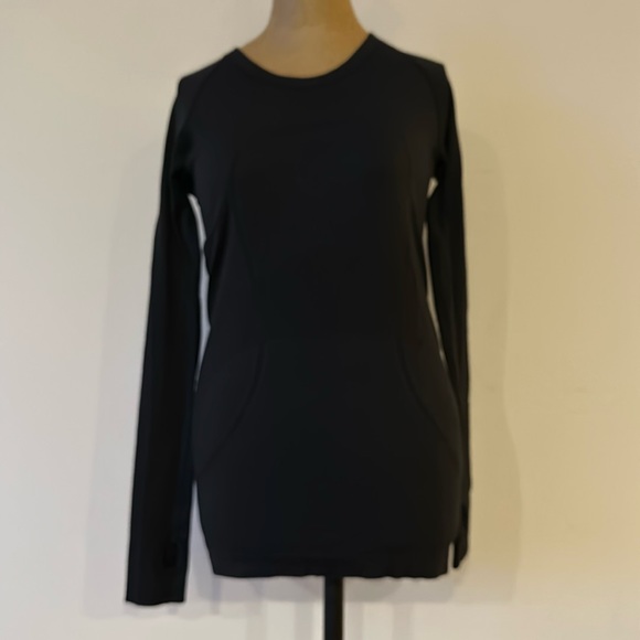 lululemon athletica Tops - Lululemon sz 6 long sleeve black swiftly thumb holes great pre owned condition